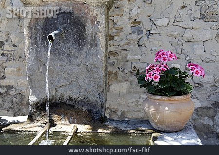 
                Blumentopf, Brunnen, Mediterran                   
