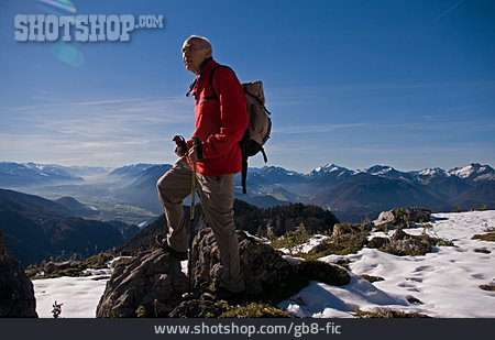 
                Bergwanderer, Kaisergebirge, Alpenpanorama                   