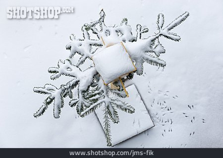 
                Schnee, Vogelhaus                   