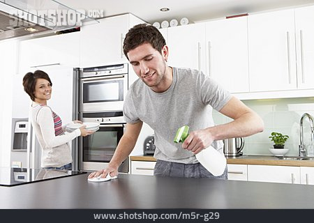 
                Paar, Putzen, Hausarbeit                   