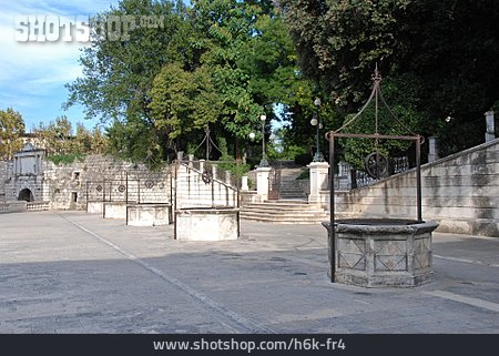 
                Brunnen, Zadar, Pet Bunara                   