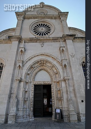 
                Eingang, Sibenik, Kathedrale Sveti Jakov                   
