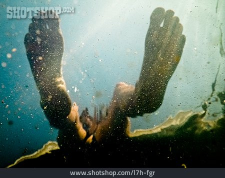 
                Unterwasser, Tauchen, Füße                   