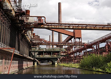 
                Industriegelände, Zeche Zollverein                   