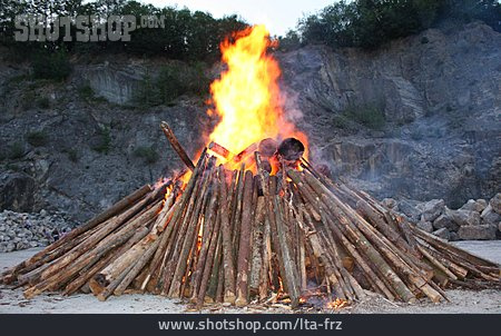 
                Feuer, Lagerfeuer                   