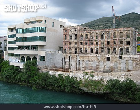 
                Ruine, Mostar                   