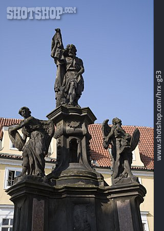 
                Heiligenstatue, Skulpturengruppe, Malteserplatz                   