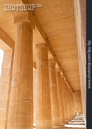 
                Säulengang, Hatschepsut, Deir El-bahari                   
