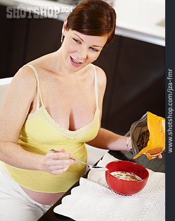 
                Gesunde Ernährung, Schwangere, Frühstücken                   
