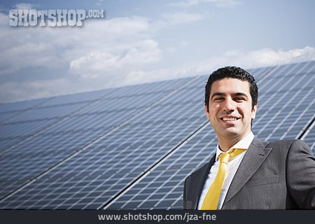 
                Geschäftsmann, Solaranlage, Solarzelle, Sonnenenergie                   