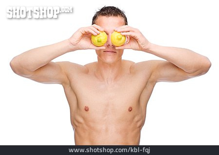 
                Junger Mann, Gesunde Ernährung, Zitrone                   