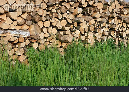 
                Holzstapel, Brennholz, Heizmaterial                   