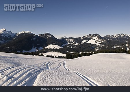 
                Winterlandschaft, Spuren, Skispur                   