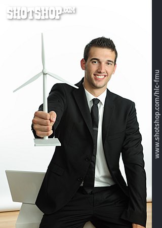 
                Mann, Windenergie, Windrad, ökostrom, Stromanbieter                   