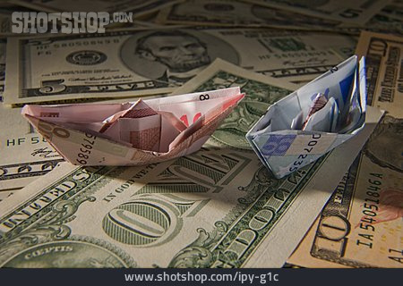 
                Geldschein, Bargeld, Papierschiffchen                   
