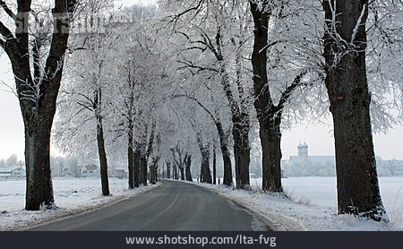 
                Winterlandschaft, Landstraße, Straßenglätte                   