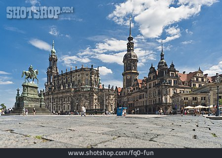 
                Dresden, Theaterplatz                   