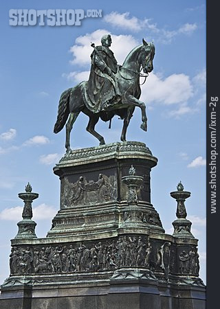 
                Reiterstandbild, König Johann                   