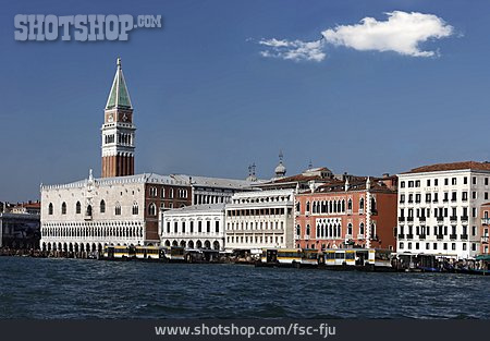 
                Venedig, Dogenpalast, Campanile                   