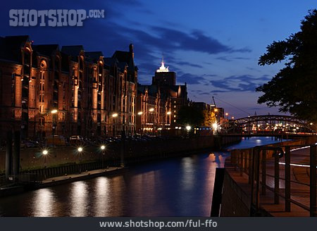 
                Kanal, Hamburg, Speicherstadt                   