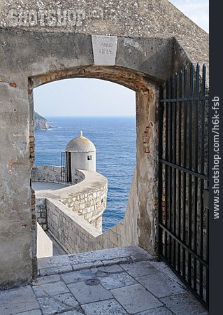 
                Torbogen, Stadtmauer, Dubrovnik                   