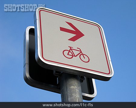 
                Straßenschild, Fahrradweg, Fahrtrichtung                   