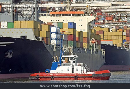 
                Schlepper, Containerschiff, Containerhafen                   