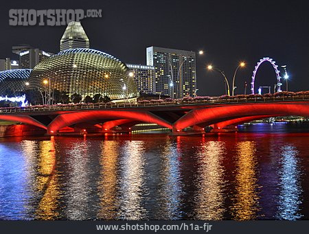 
                Singapur, Esplanade, Singapore River                   