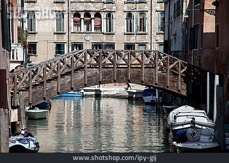 
                Kanal, Venedig, Holzbrücke                   