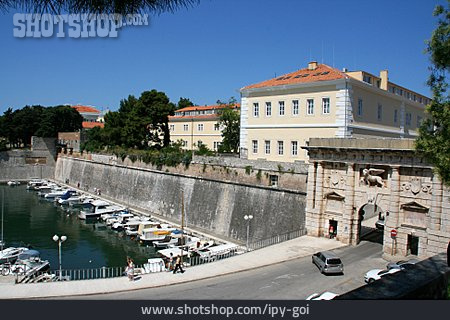 
                Boot, Hafenbecken, Zadar                   