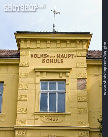 
                Schulgebäude, Volksschule, Hauptschule                   