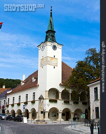 
                Rathaus, Gumpoldskirchen                   