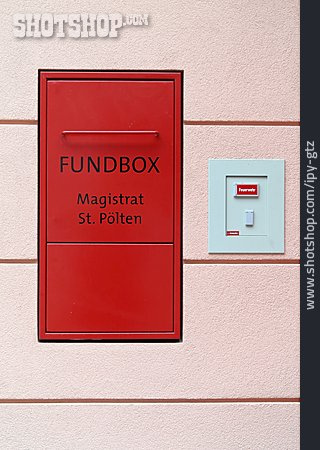 
                Fundbox, Fundbüro                   