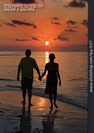
                Sonnenuntergang, Romantisch, Strandspaziergang, Ehepaar                   
