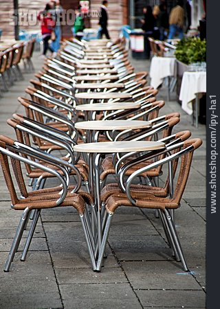 
                Stuhl, Tisch, Straßencafé                   