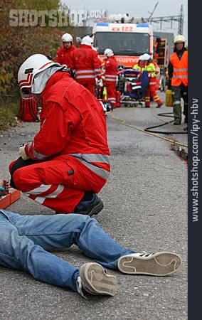 
                Feuerwehreinsatz, Unfallopfer, Rettungssanitäter                   
