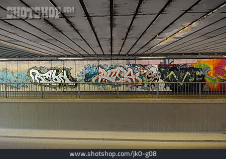 
                Graffiti, Unterführung                   