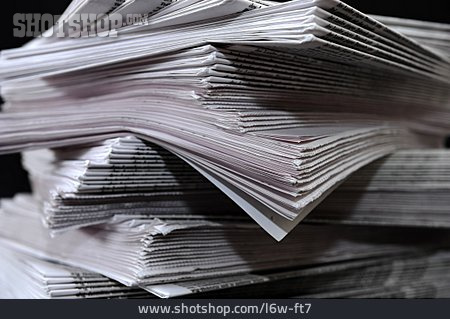 
                Zeitung, Zeitungsstapel                   