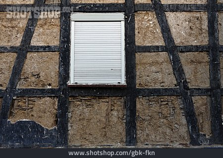 
                Fenster, Fachwerk, Sanierungsbedürftig                   