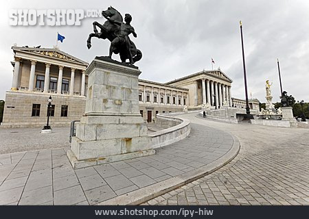 
                Wien, Parlament, Reiterstandbild                   