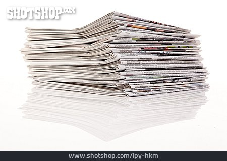 
                Zeitung, Zeitungsstapel, Altpapier                   
