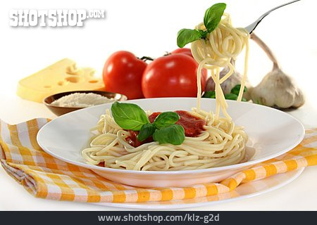 
                Nudelgericht, Spaghetti, Tomatensoße                   