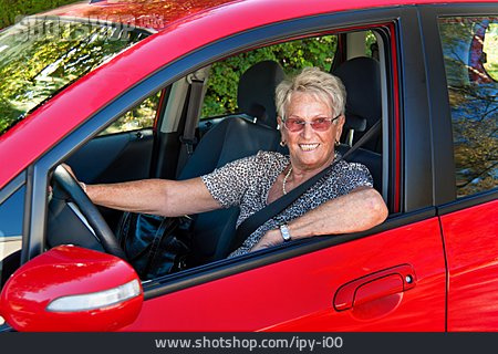 
                Seniorin, Auto, Autofahrerin                   