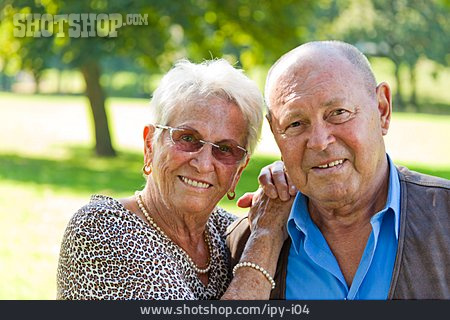
                Zusammenhalt, Ehepaar, Seniorenpaar                   