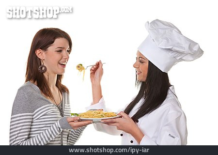 
                Frau, Füttern, Spaghetti, Köchin                   
