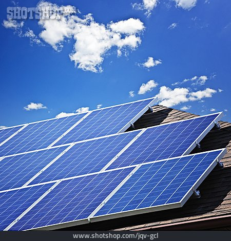 
                Solarzellen, Hausdach, Solaranlage                   