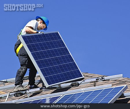 
                Handwerker, Solaranlage, Montieren, Solardach                   
