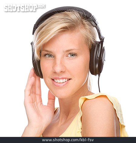 
                Junge Frau, Audio, Musikhören                   