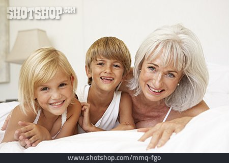 
                Großmutter, Enkel, Häusliches Leben                   