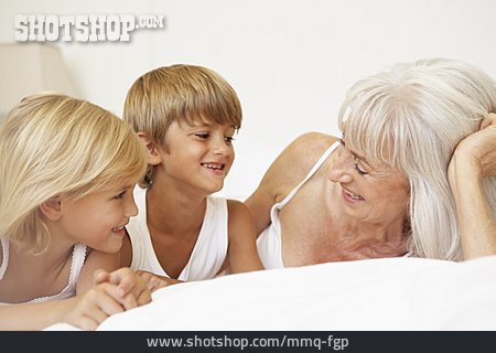 
                Großmutter, Enkel, Liebevoll                   